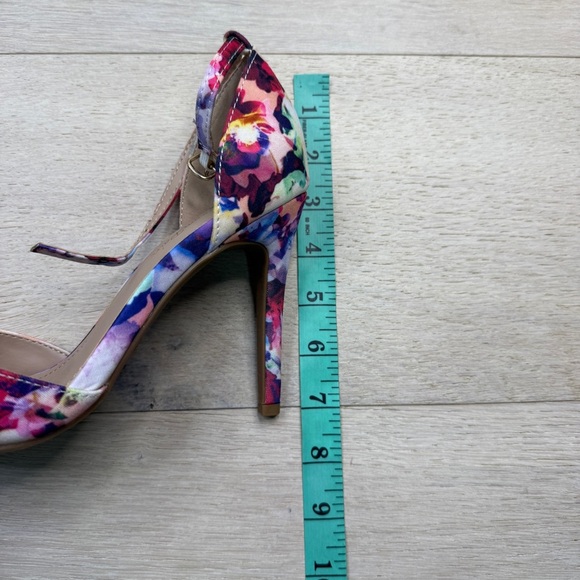 Dream Pairs Multicolor Floral Heels - Picture 8 of 11
